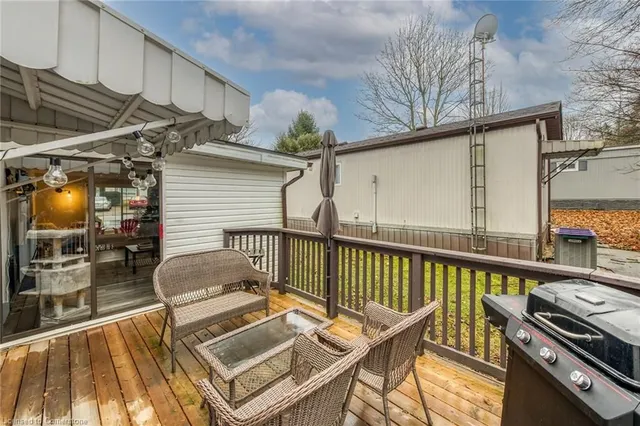 Additional image 25 of 94 Maple Cres