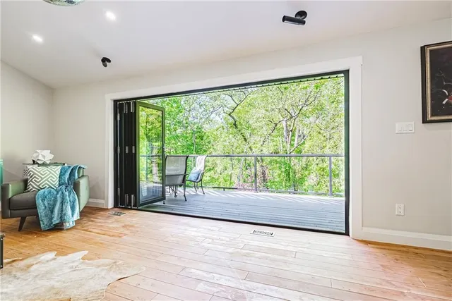 Additional image 29 of 829 FOREST GLEN Ave