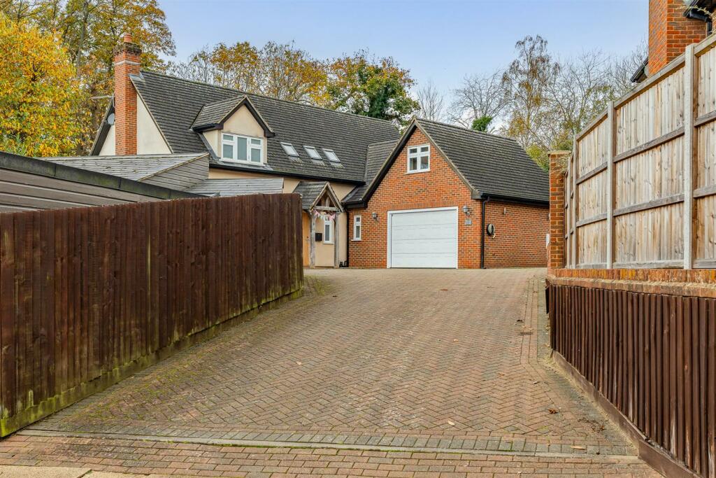 Additional image 23 of Canonsfield Road, Welwyn