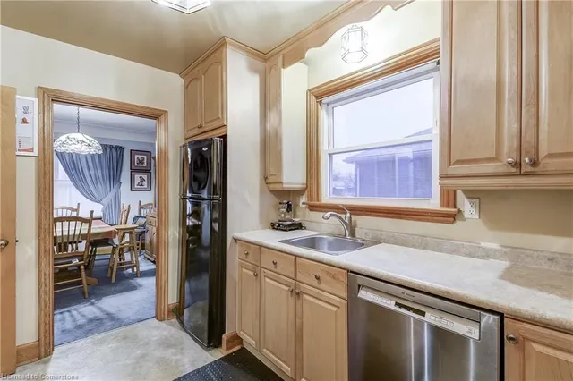 Additional image 16 of 8 Bromley Rd