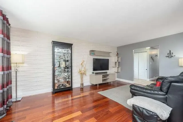 Additional image 10 of 1523 RUSHOLME Cres