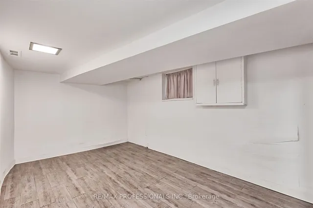 Additional image 32 of 166 Grace St