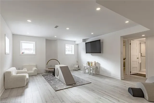 Additional image 29 of 189 Stillwater Cres