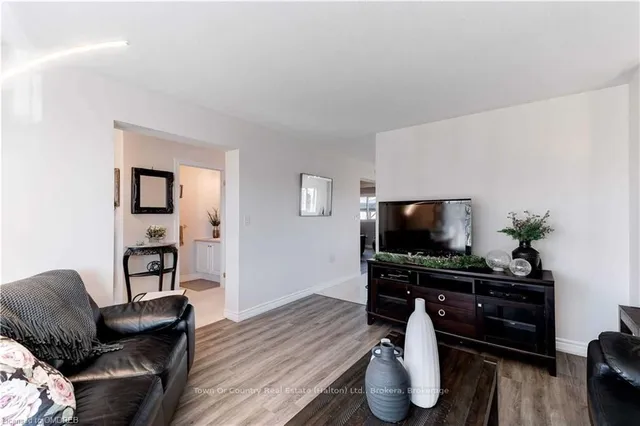 Additional image 11 of 145 GLENARIFF Dr