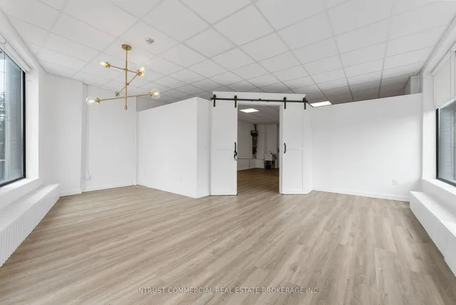 Additional image 4 of 3635 Dundas St