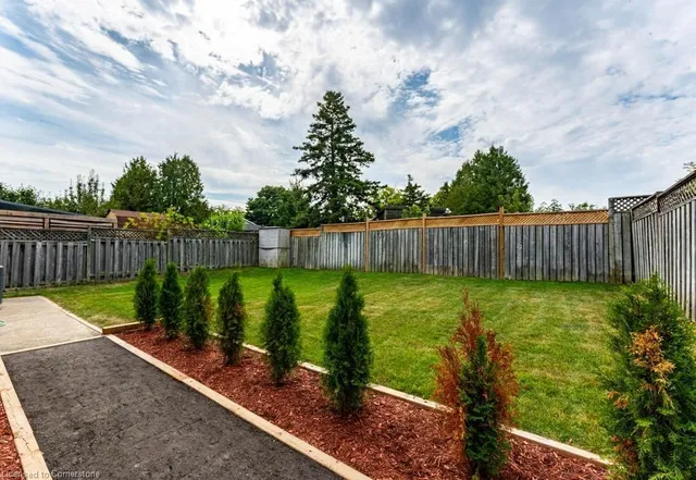 Additional image 18 of 30 Larch St