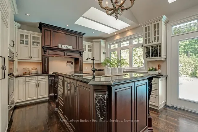 Additional image 13 of 883 Kingsway Dr