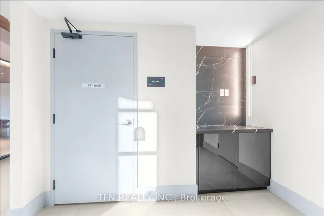 Additional image 24 of 600 North Service Rd Unit 522