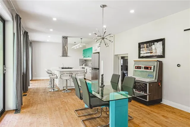 Additional image 18 of 829 FOREST GLEN Ave