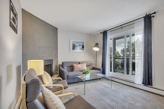 Additional image 5 of 4415 Lakeshore Dr