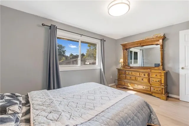 Additional image 25 of 6 Rideau Cres