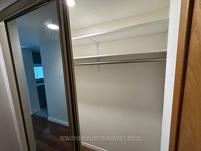 Additional image 10 of 77 Harbour Sq Unit 3005