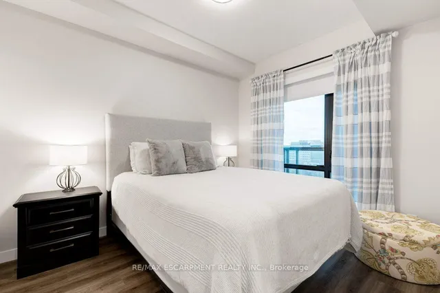 Additional image 16 of 15 Queen St Unit 812