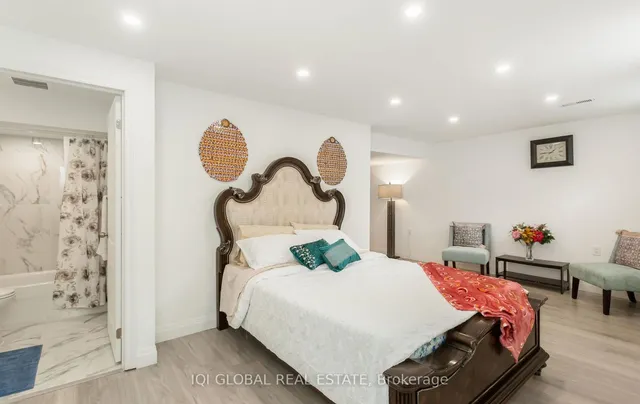 Additional image 36 of 1736 Thames Circ