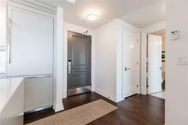 Additional image 6 of 2060 LAKESHORE Rd Unit 1401