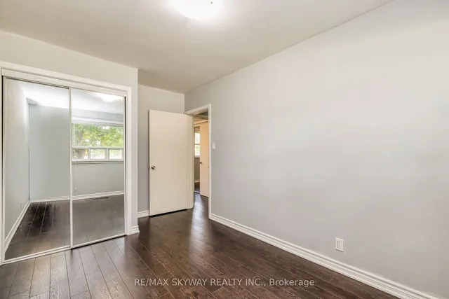 Additional image 20 of 279 ELMWOOD Cres