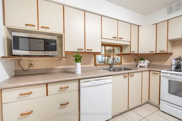 Additional image 17 of 5280 Lakeshore Rd Unit 105