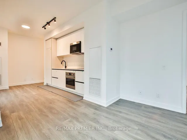 Additional image 11 of 108 Peter St Unit 1715