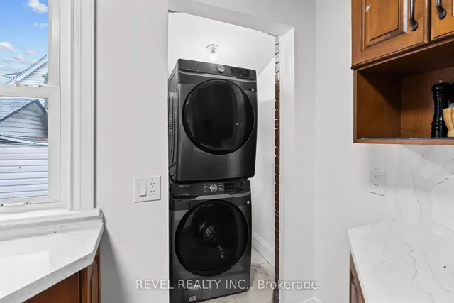 Additional image 18 of 69 Roxborough Ave