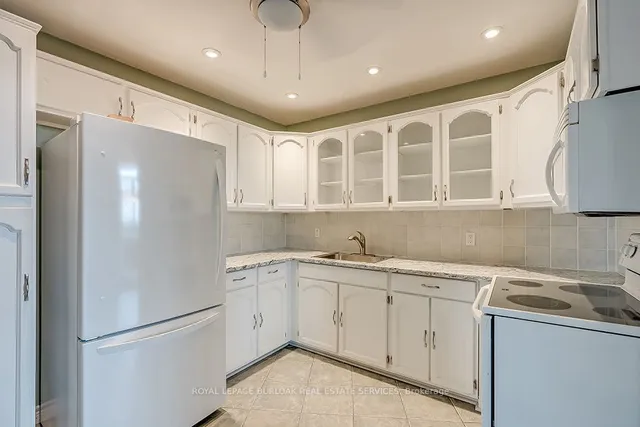 Additional image 4 of 5250 Lakeshore Rd Unit 1009