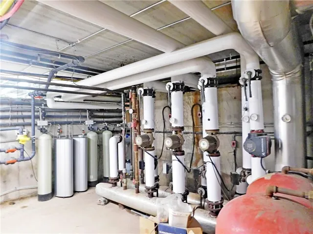 Additional image 22 of 7076 MCNIVEN Rd