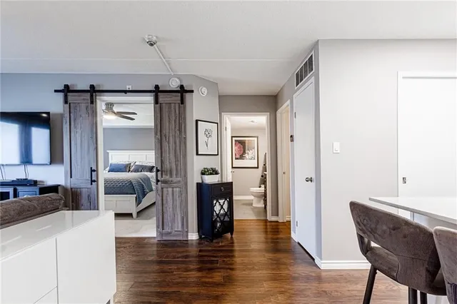 Additional image 3 of 2010 CLEAVER Ave Unit 103