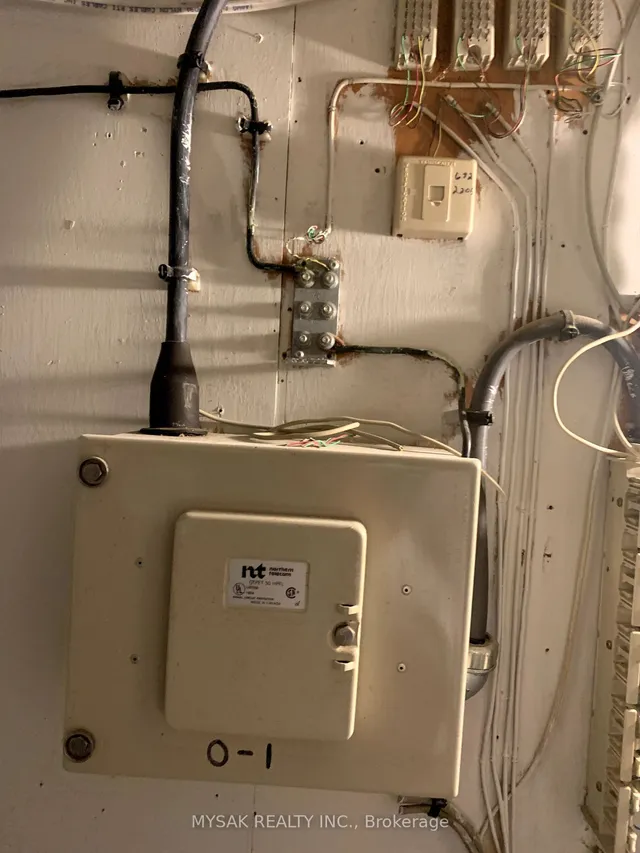 Additional image 12 of 985 Kingsway Dr