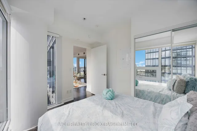 Additional image 28 of 19 Western Battery Rd Unit 2607