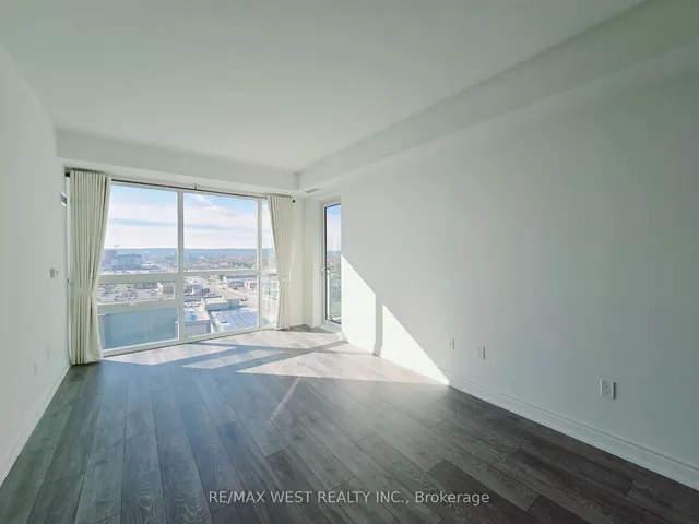 Additional image 7 of 1050 Main St Unit 1114