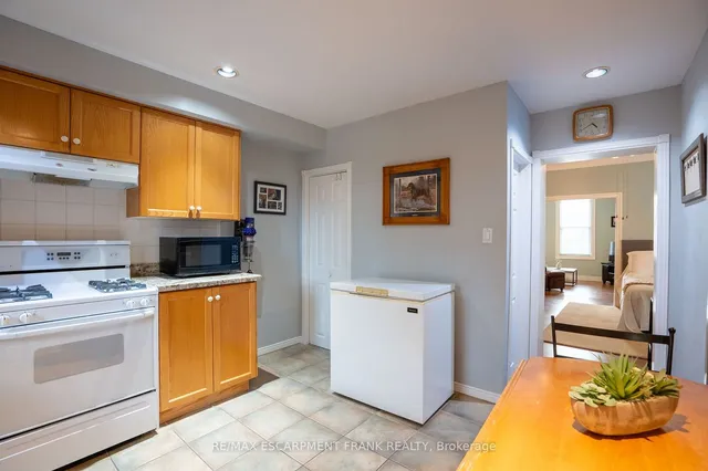 Additional image 19 of 202 CANADA St