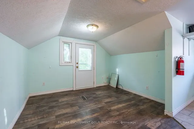 Additional image 16 of 26 Huron St