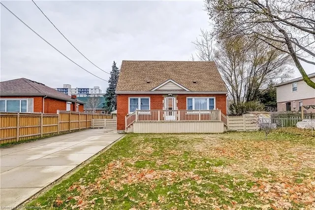 8 Bromley Rd