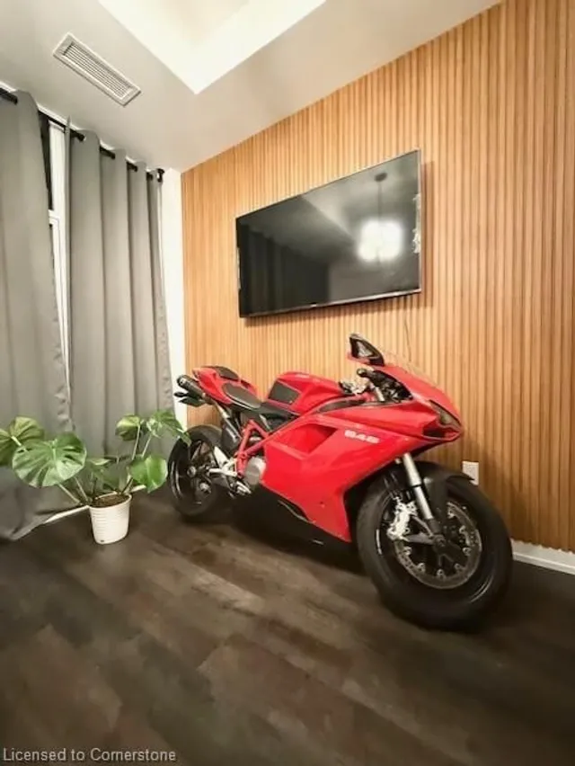 Additional image 12 of 470 Dundas St Unit 102