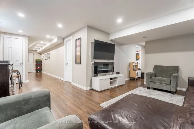 Additional image 30 of 49 Desoto Dr