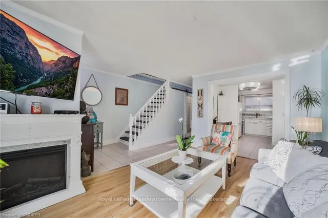 Additional image 8 of 1110 GARTH St Unit 11