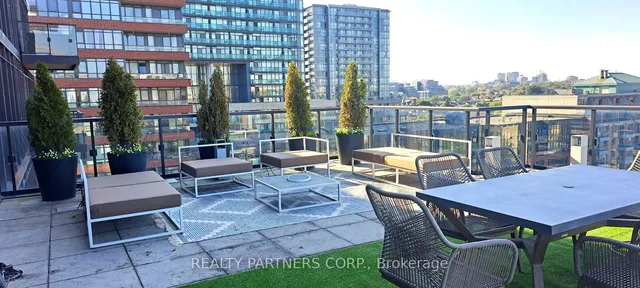 Additional image 30 of 8 Dovercourt Rd Unit 910