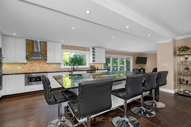 Additional image 8 of 6739 Fifth Line