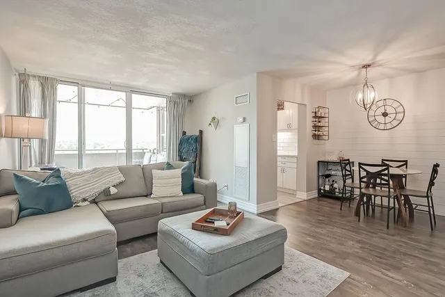 Additional image 15 of 1425 GHENT Ave Unit 901