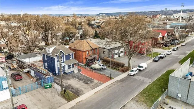 Additional image 35 of 582 Wentworth St