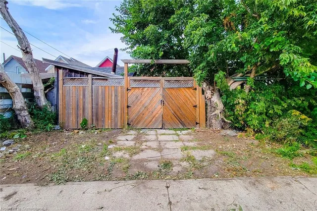 Additional image 23 of 114 Tisdale St