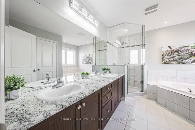 Additional image 27 of 51 Narbonne Cres