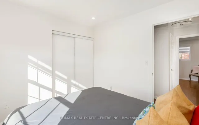 Additional image 28 of 1096 Barclay Circ