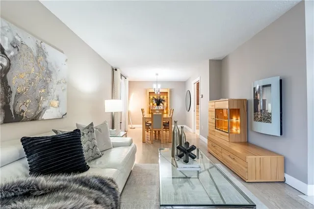 Additional image 9 of 46 Vesper Crt