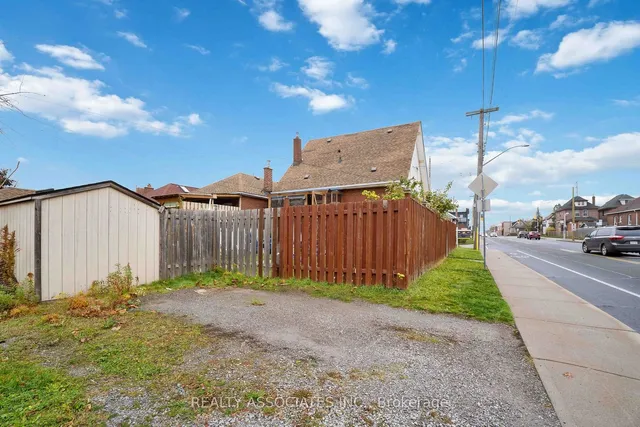 Additional image 36 of 49 Connaught Ave