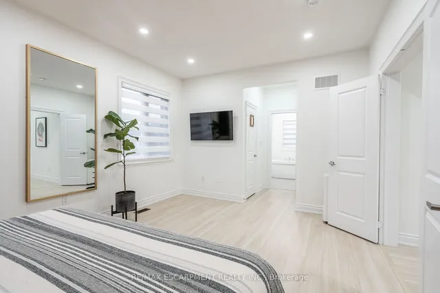 Additional image 23 of 158 Agro St