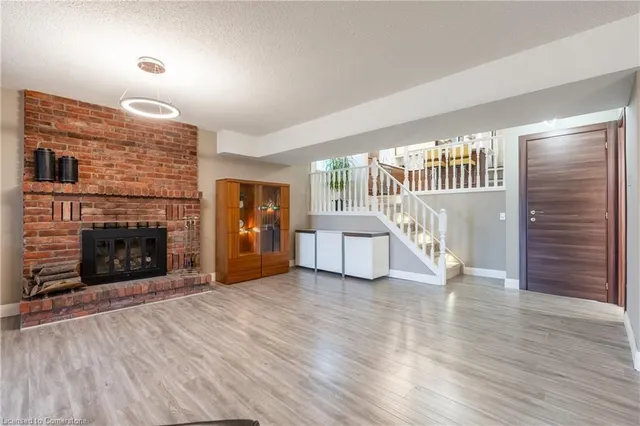 Additional image 17 of 46 Vesper Crt