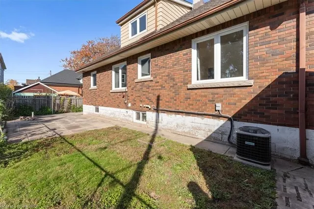 Additional image 27 of 106 Simcoe St