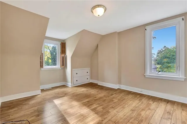 Additional image 19 of 121 King St