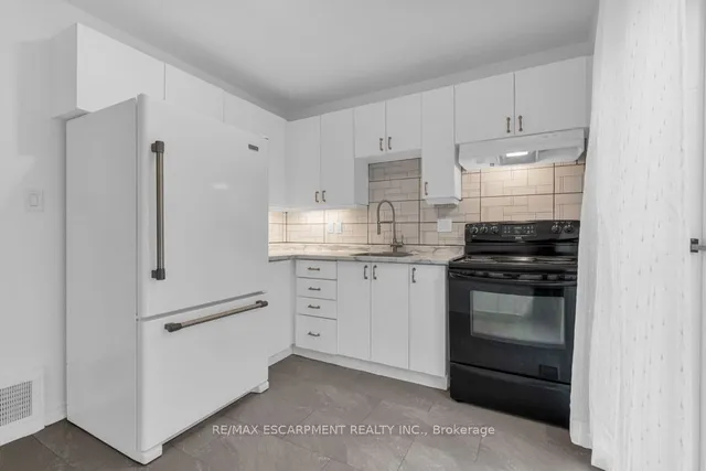 Additional image 6 of 34 SUMACH St