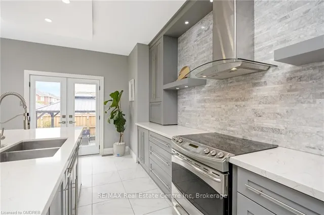 Additional image 15 of 567 SANDERSON Cres